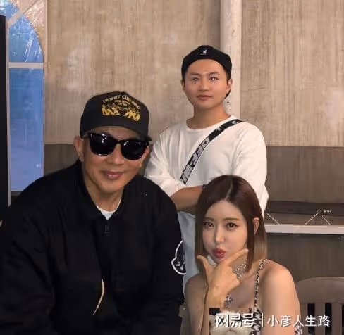 具俊曄將在新加坡跨年,恐難和大S過節,常和美女合影夜生活豐富