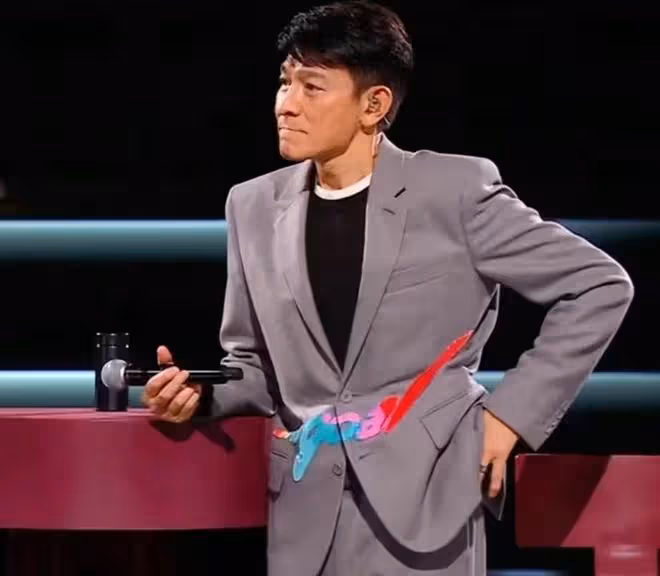 劉德華線上演唱會唱到嗓子沙啞，在線人數破4億，眾星現身送祝福