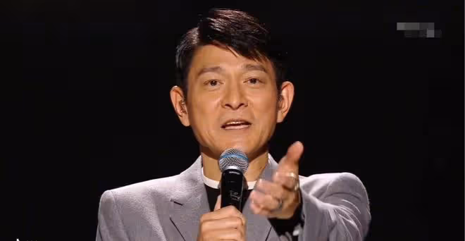 劉德華線上演唱會唱到嗓子沙啞,在線人數破4億,眾星現身送祝福