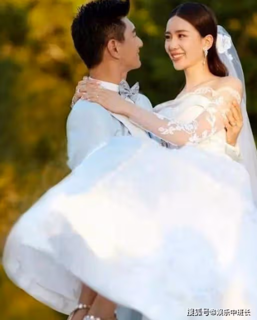劉詩詩現身活動狀態良好，卻被網友叫成劉亦菲，本人反應顯情商