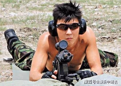 「說退就退」的陳冠希，今40歲過成這樣，素顏直播展現真實一面