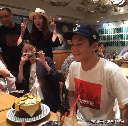 「說退就退」的陳冠希，今40歲過成這樣，素顏直播展現真實一面