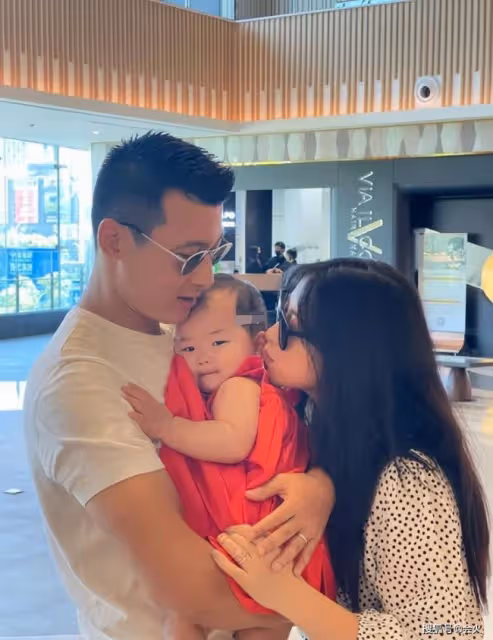 朱珠為1歲愛女隆重慶生 肚子一圈贅肉明顯