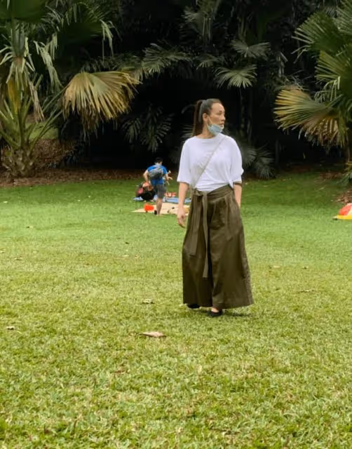 張庭現身新加坡模樣大變 身材暴瘦顴骨凸出