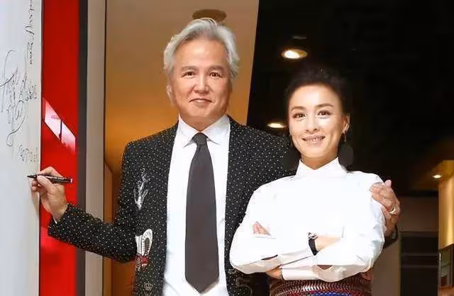 張庭現身新加坡模樣大變 身材暴瘦顴骨凸出