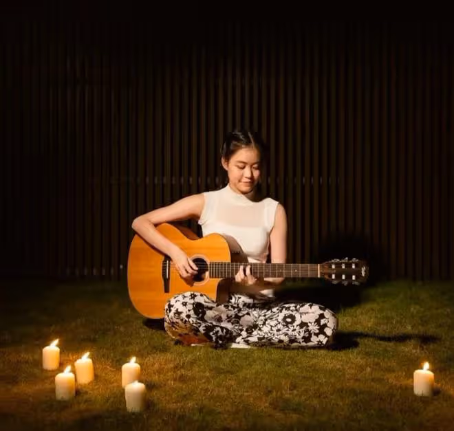 劉鑾雄呂麗君女兒曝近況,開通內地帳號曬美照,長相與爸爸似複製