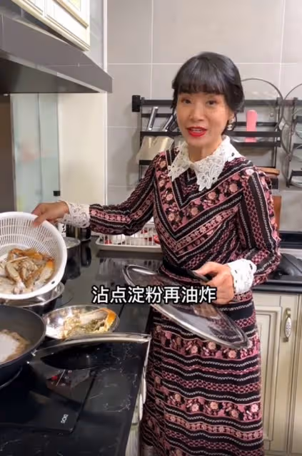 內地富婆豪宅宴請一眾港星!巴掌大鮑魚螃蟹隨便吃,高雄攜妻現身