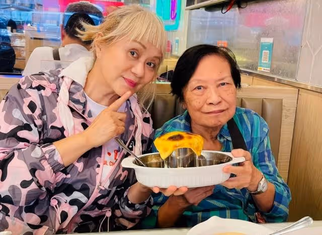 推自傳籌得50萬善款!知名老戲骨久違亮相,曝要靠標靶藥控制病情