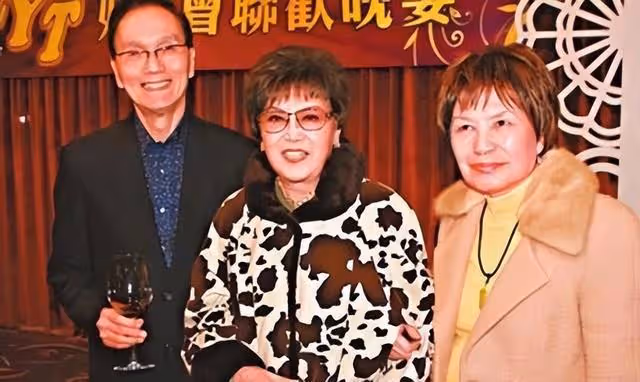 推自傳籌得50萬善款!知名老戲骨久違亮相,曝要靠標靶藥控制病情