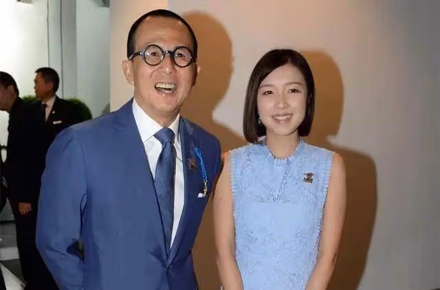 「千億女友」郭嘉文情斷李澤楷,豪門夢碎,消失半年首現身,穿2年前舊衣,滿面春光狀態好