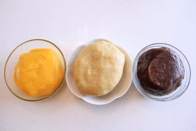 自製月餅餡：豆沙、蓮蓉、奶黃