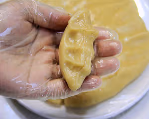 自製月餅餡：豆沙、蓮蓉、奶黃