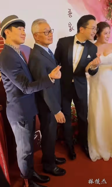 林俊傑富豪親哥二婚！歸寧宴場地破舊似農村吃席，JJ獻唱變演唱會