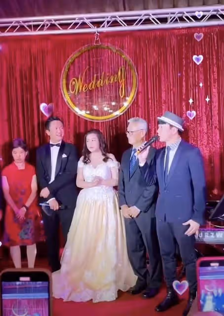 林俊傑富豪親哥二婚！歸寧宴場地破舊似農村吃席，JJ獻唱變演唱會