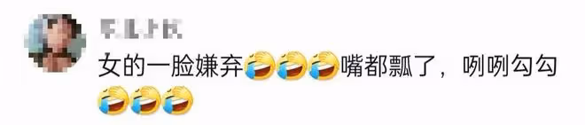 64歲趙本山精神抖擻開唱，肚腩凸出嗓音洪亮，身旁女搭檔面露嫌棄