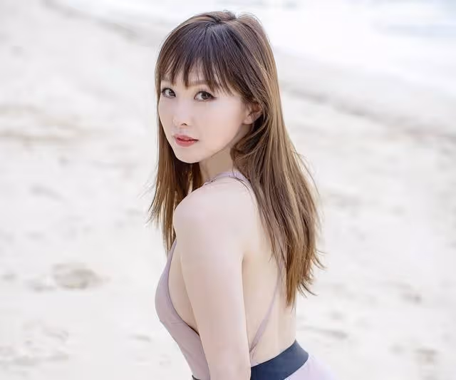 香港知名女星保養似少女!曬近照牛奶肌搶鏡,轉行賣紅酒收入高