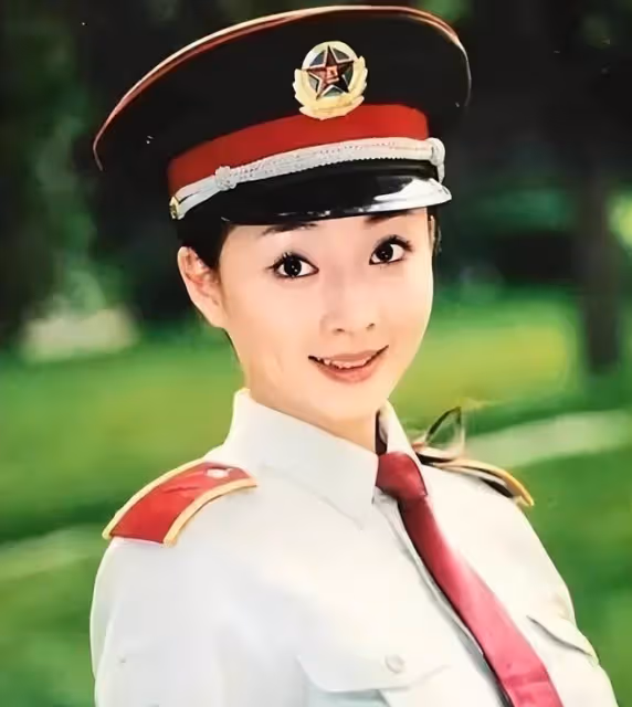 「不老水蜜桃」殷桃的連環情史,和她背後的7個男人