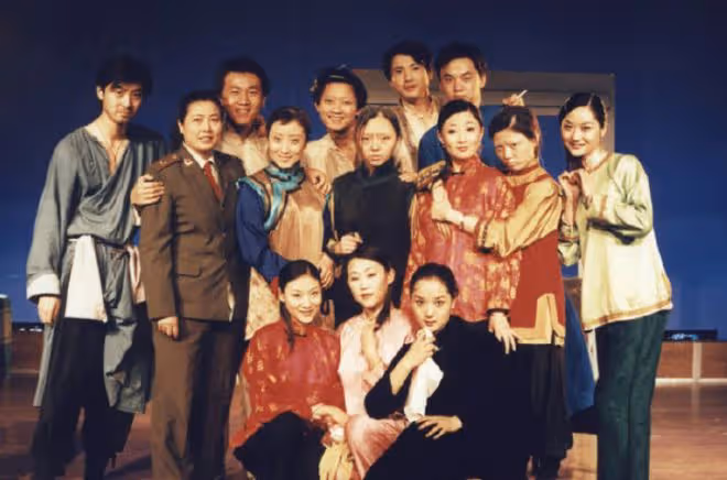 「不老水蜜桃」殷桃的連環情史,和她背後的7個男人