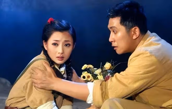「不老水蜜桃」殷桃的連環情史,和她背後的7個男人