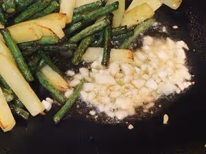明日便當之超級下飯醬炒土豆燒豇豆！太香了！