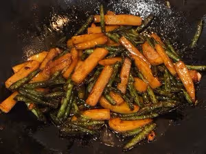 明日便當之超級下飯醬炒土豆燒豇豆！太香了！