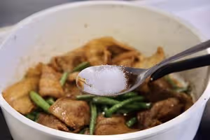 這個菜吃完之後婆婆和媽媽差點兒打起來了...巨香五花肉燜粉！！粉絲比肉還好吃！！