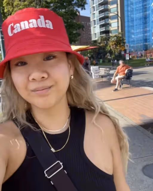 鄭欣宜去國外拜祭母親，大方曬素顏不掩飾，減肥瘦下來變自信了！