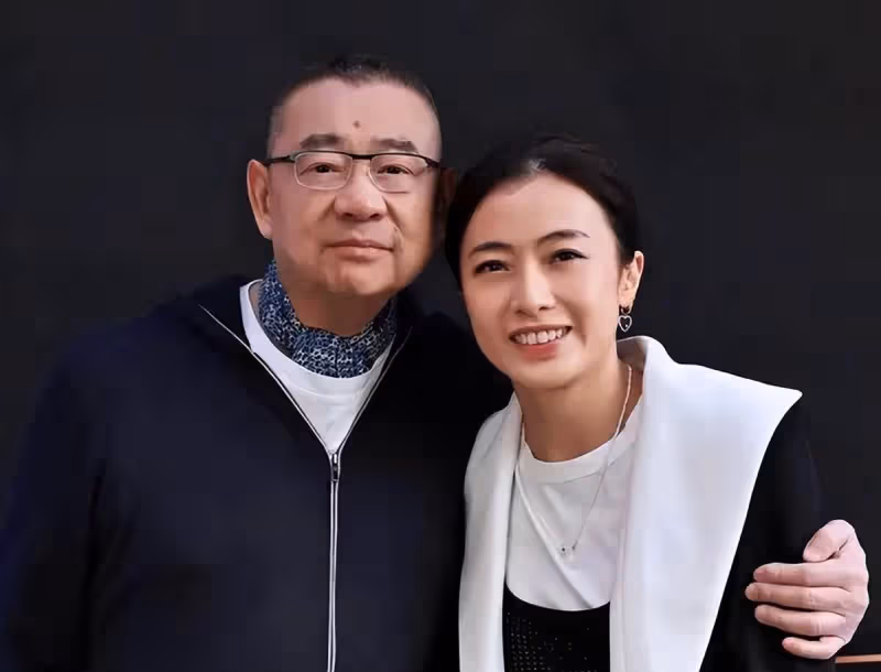 最清醒的港姐,甘做富豪紅顏22年小三上位與原配親如姐妹,不爭產卻賺上億身家,逆襲人生