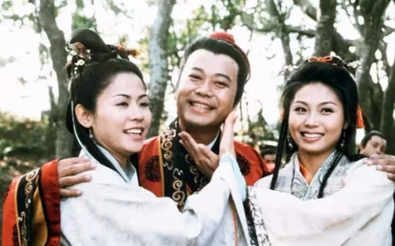 最清醒的港姐,甘做富豪紅顏22年小三上位與原配親如姐妹,不爭產卻賺上億身家,逆襲人生