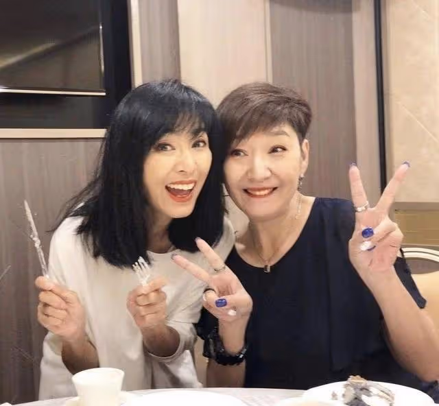 香港知名姐妹花同框慶生！兩人相差近10歲，67歲米雪狀態遠勝妹妹