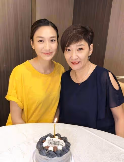 香港知名姐妹花同框慶生!兩人相差近10歲,67歲米雪狀態遠勝妹妹