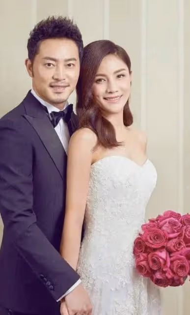 46歲胡可被曝高齡懷三胎,小腹凸起孕味十足,沙溢去年陷出軌風波