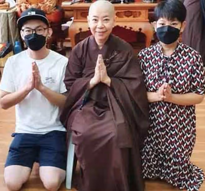 知名音樂人剃度當和尚!歌手前妻8個月前出家,兒子支持父母決定