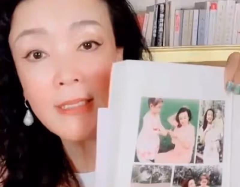 大S兒子汪希箖正臉首曝光!豪宅內給奶奶比心賣萌, 五官和汪小菲如復制粘貼