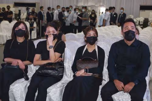 國中畢業就工作!余祥銓小12歲女友「身家背景遭起底」 鄭弘儀狂讚「誰娶誰賺到」:太懂事的女孩