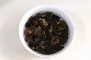 開胃補腦的涼拌木耳核桃仁
