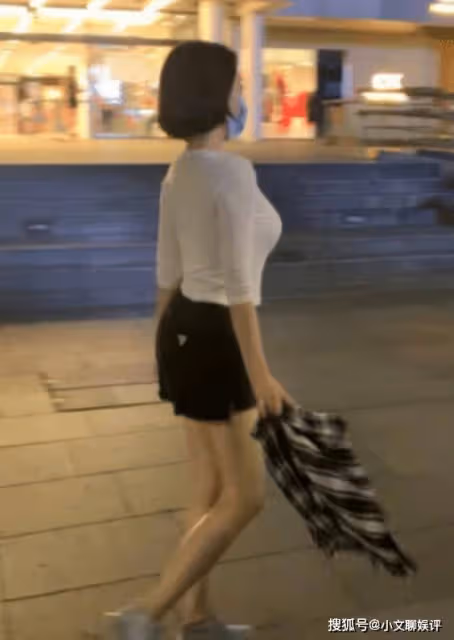 許晴真把自己當少女？學生頭扮嫩被嫌棄，網友：優雅老去不好？