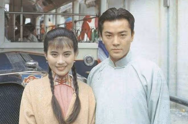 出道30多年零緋聞，嫁小8歲老公獲幸福，婚後8年仍不生孩