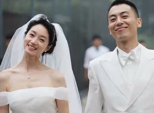 她被稱為「最乾淨」的女星，曾在婚後3年生2孩，今老公紅得一塌糊塗