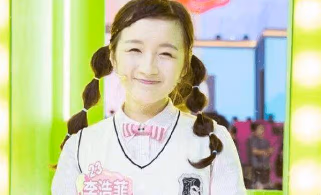 曾說要「代替」謝娜的李浩菲如今去哪了？看到現狀，著實讓人羨慕？