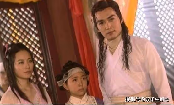 靠女扮男裝出名，連吳京都把她當妹妹疼，如今31歲美得不像話