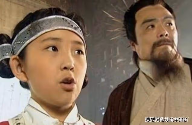 靠女扮男裝出名，連吳京都把她當妹妹疼，如今31歲美得不像話
