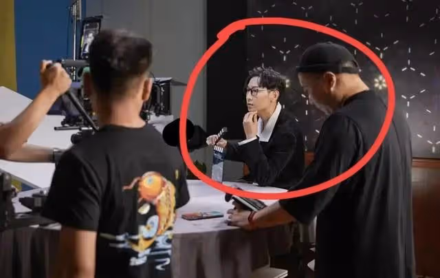 主持完劉德華演唱會,李好被罵上熱搜,賈玲主持都會比他好?