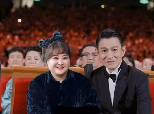 主持完劉德華演唱會,李好被罵上熱搜,賈玲主持都會比他好?