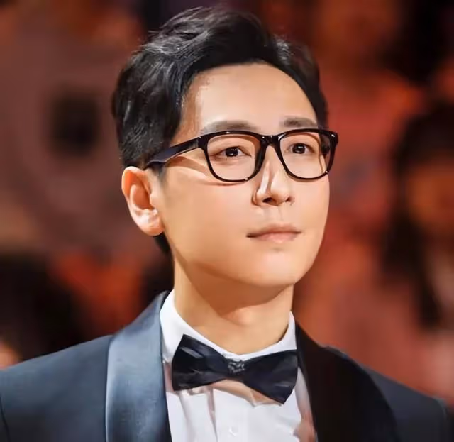 主持完劉德華演唱會,李好被罵上熱搜,賈玲主持都會比他好?