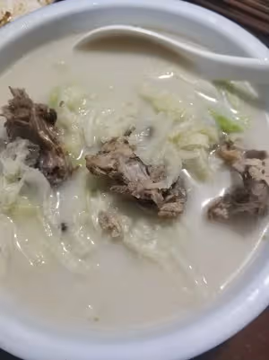 在外吃烤鴨，鴨架子一定要帶回來！！！附鴨湯做法。