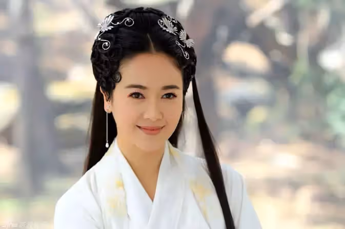 她才是京圈太子背後的女人,瓜大到沒人敢吃