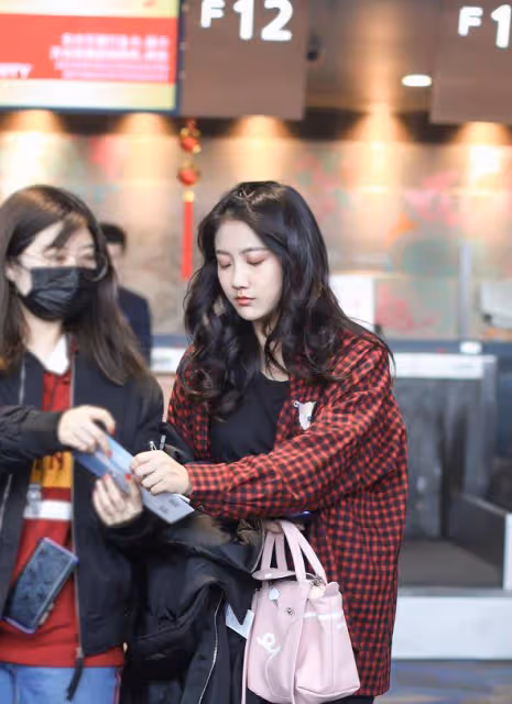 李藝彤的私服寫真照片,不愧是顏值少女,她是許多宅男心中的女神