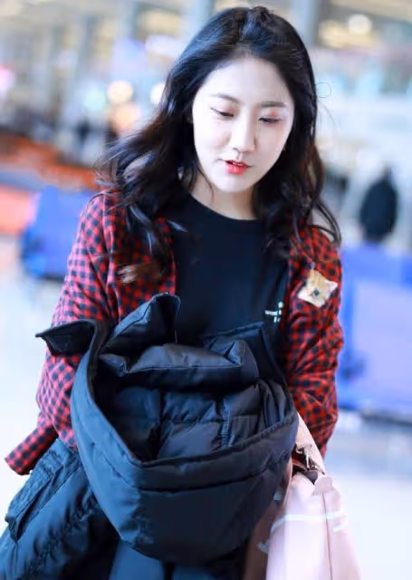 李藝彤的私服寫真照片,不愧是顏值少女,她是許多宅男心中的女神