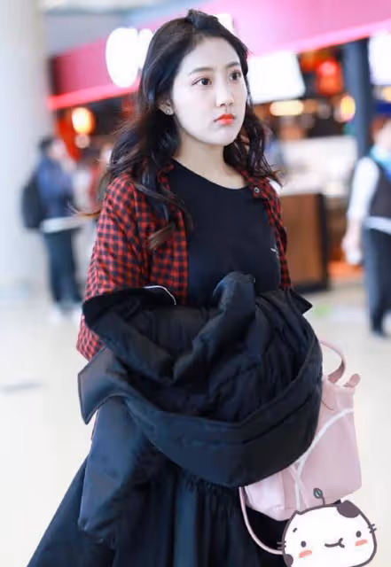 李藝彤的私服寫真照片,不愧是顏值少女,她是許多宅男心中的女神